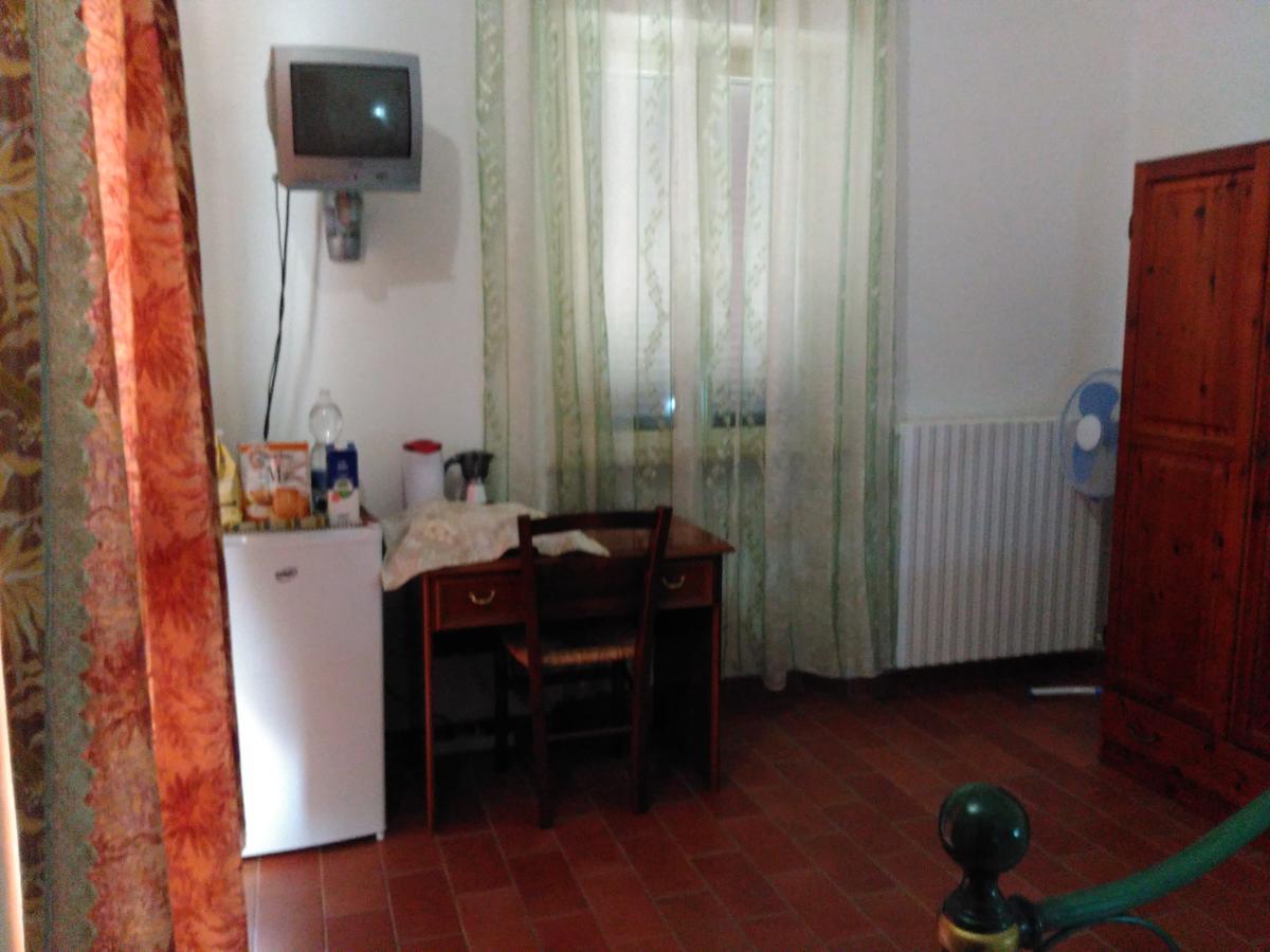 Agriturismo Uliveto Gretacci 蒙特马拉诺 外观 照片